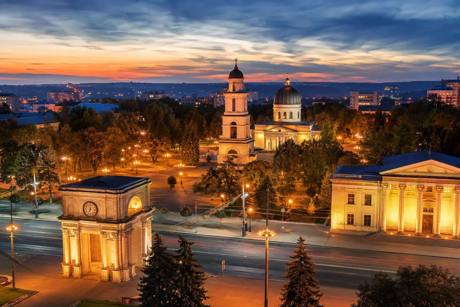 Вечерний городской пейзаж: Кишинёв
